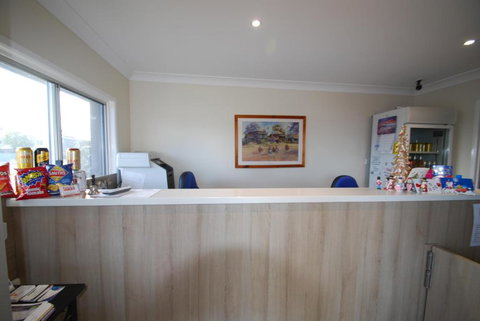 Starline Motor Inn - Tourism Gold Coast 6