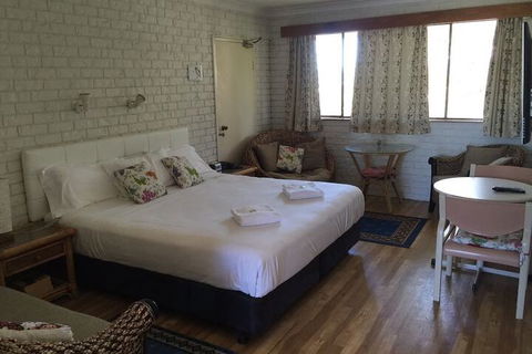 Holland Park Motel - Tourism Gold Coast 2