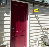 Lowena Cafe and Accommodation