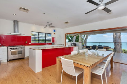 Seascape Luxury Beachfront Holiday House - Tourism Gold Coast 2