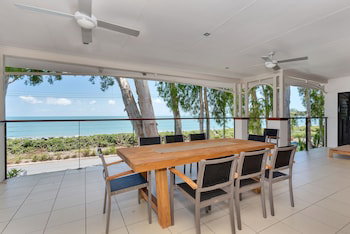 Seascape Luxury Beachfront Holiday House - Tourism Gold Coast 1