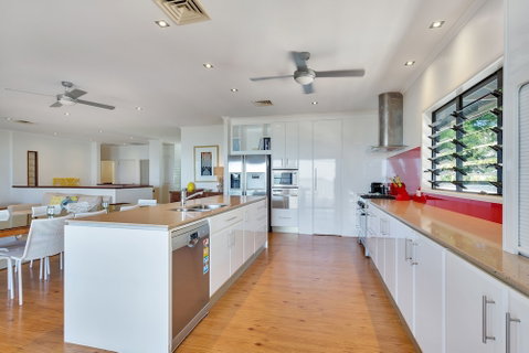 Seascape Luxury Beachfront Holiday House - Tourism Gold Coast 4