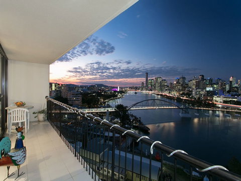 River Plaza Apartments - Tourism Gold Coast 2