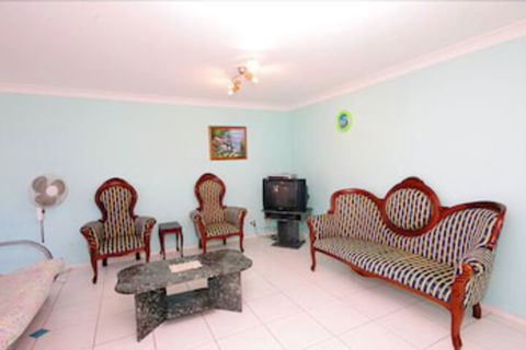 Pelican Place - Tourism Gold Coast 0