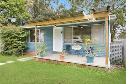 Budgewoi Cottage - Tourism Gold Coast 0