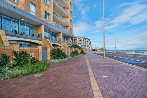 Newcastle Short Stay Apartments - Sandbar Newcastle Beach - Tourism Gold Coast 3