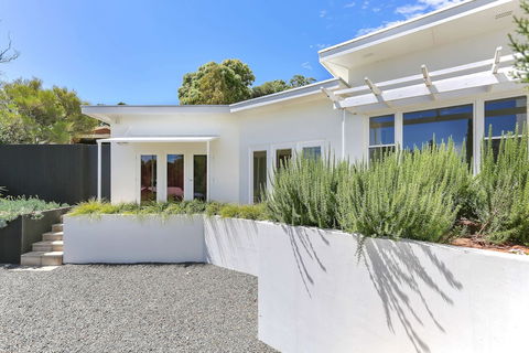 Barossa White House - Tourism Gold Coast 0