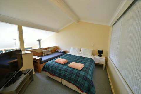 Three Bears 2 - Gold Coast 4