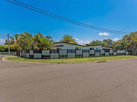 Marcoola House Pet Friendly Sunshine Coast - Tourism Gold Coast 1