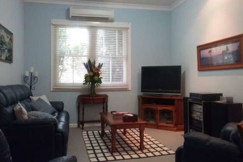 Langley Cottage B & B - Tourism Gold Coast 6