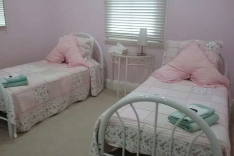Langley Cottage B & B - Tourism Gold Coast 3
