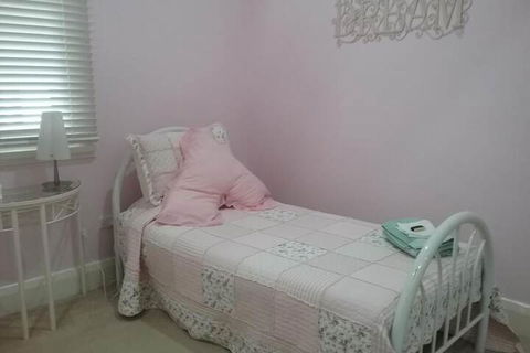 Langley Cottage B & B - Tourism Gold Coast 1