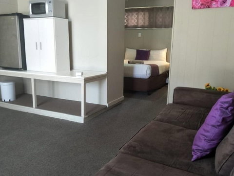 Smerdon Lodge Motel - Tourism Gold Coast 3