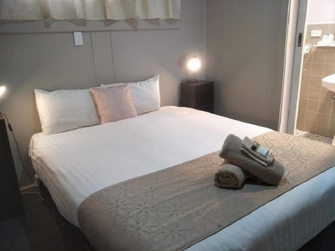 Smerdon Lodge Motel - Tourism Gold Coast 5
