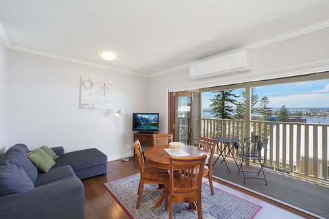 Newcastle Short Stay Apartments - Vista Apartment - Tourism Gold Coast 1