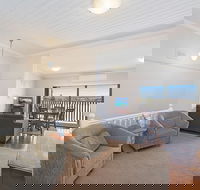 Newcastle Short Stay Apartments - Vista Apartment - Tourism Gold Coast