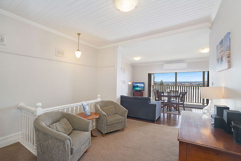 Newcastle Short Stay Apartments - Vista Apartment - Tourism Gold Coast 0