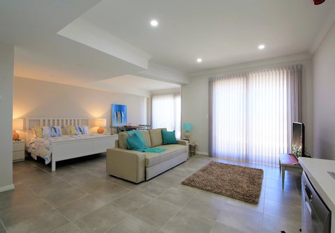 Studio Style Mindarie Marina - Tourism Gold Coast 4