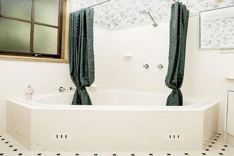Kalimna Spa Room - Tourism Gold Coast 2