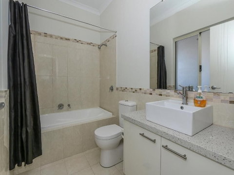Rose Hotel Clarkson - Tourism Gold Coast 3