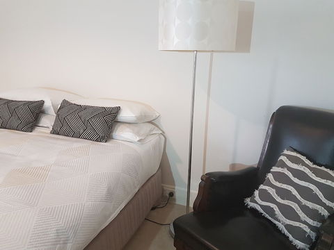 Newcastle Executive Homes - Cooks Hill Cottage - Tourism Gold Coast 4
