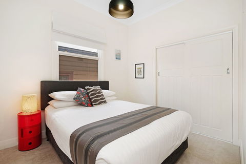 Newcastle Executive Homes - Cooks Hill Cottage - Tourism Gold Coast 3