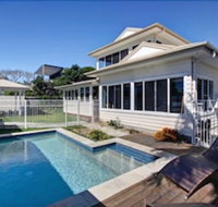Away on Seaview Street - Tourism Gold Coast