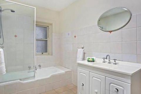 Apartment West Esplanade MAN93 - Tourism Gold Coast 0