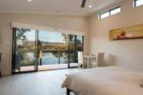 Still Earth - Tourism Gold Coast 0