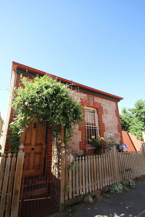 Adelaide Heritage Cottages & Apartments - Tourism Gold Coast 1