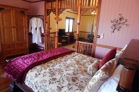 R On The Downs BnB & Spa Cottages - Tourism Gold Coast 4