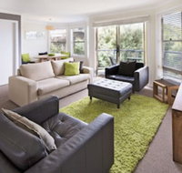 Caribou 3 - Modern  spacious with views over Lake Jindabyne - Gold Coast