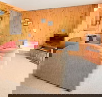 Seeblick 2 on Lake Jindabyne - Gold Coast