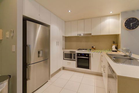 A Deluxe Swim Up Drift Apartments South - Tourism Gold Coast 3