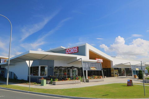 A Deluxe Swim Up Drift Apartments South - Tourism Gold Coast 1