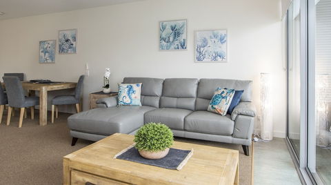 Absolute Waterfront Magnetic Island - Tourism Gold Coast 3