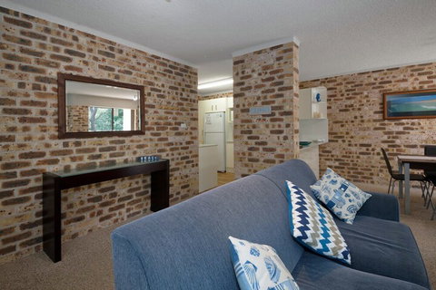Bay Parklands Unit 44 / 2 Gowrie Avenue - Tourism Gold Coast 0