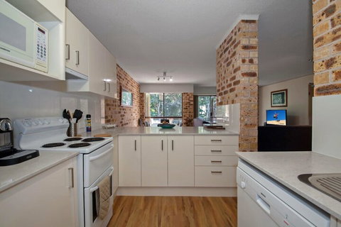 Bay Parklands Unit 44 / 2 Gowrie Avenue - Tourism Gold Coast 1