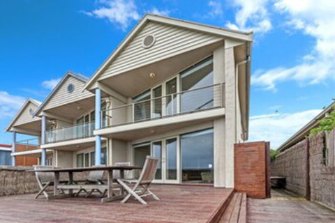 RUBYS BEACHFRONT - Tourism Gold Coast 0