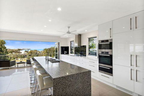Ultimate Beach House - Tourism Gold Coast 5