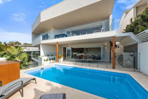 Ultimate Beach House - Tourism Gold Coast 0