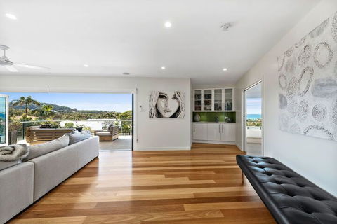 Ultimate Beach House - Tourism Gold Coast 2