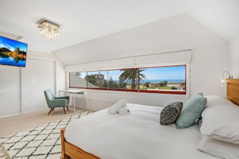 Newcastle Executive Homes - Oceanview Terrace - Tourism Gold Coast 0