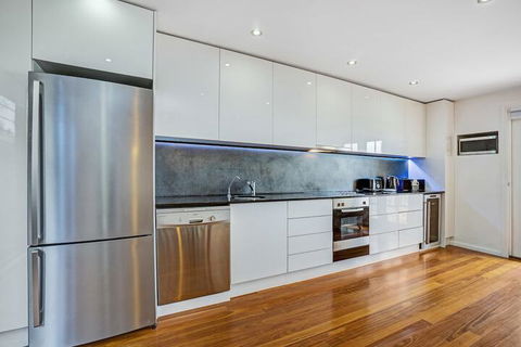 Newcastle Executive Homes - Oceanview Terrace - Tourism Gold Coast 2
