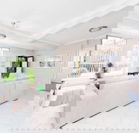 Magnolias at Fingal Bay - Gold Coast