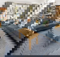 'Matilda' - Spacious  centrally located with great lake views - Gold Coast