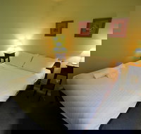 Tennerhof Large Waterfront Home - Gold Coast