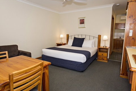 Colonial Motel And Serviced Apartments - Tourism Gold Coast 1