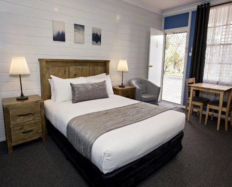 Colonial Motel And Serviced Apartments - Tourism Gold Coast 5