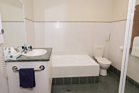 Colonial Motel And Serviced Apartments - Tourism Gold Coast 3